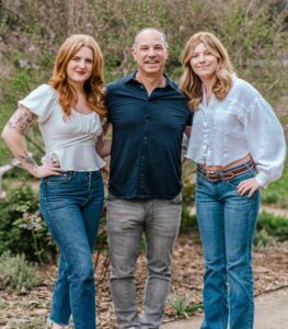 Jason Tillery - Jason Tillery With His Two Daughters Posing Outside